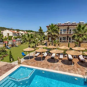 3* Ξενοδοχείο με διαμερίσματα Halkidiki Greek Pride ηotel&apartments